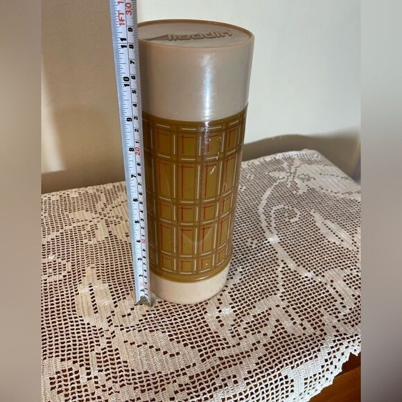 Aladdin kitchen || Vintage Aladdins vintage thermo bottle || Plaid thermos - Picture 4 of 10